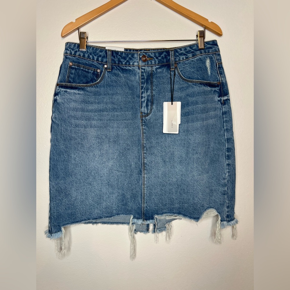 NWT - a loves a - Denim Pencil skirt - Size 32